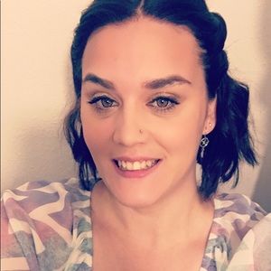 Meet your Posher, Dee